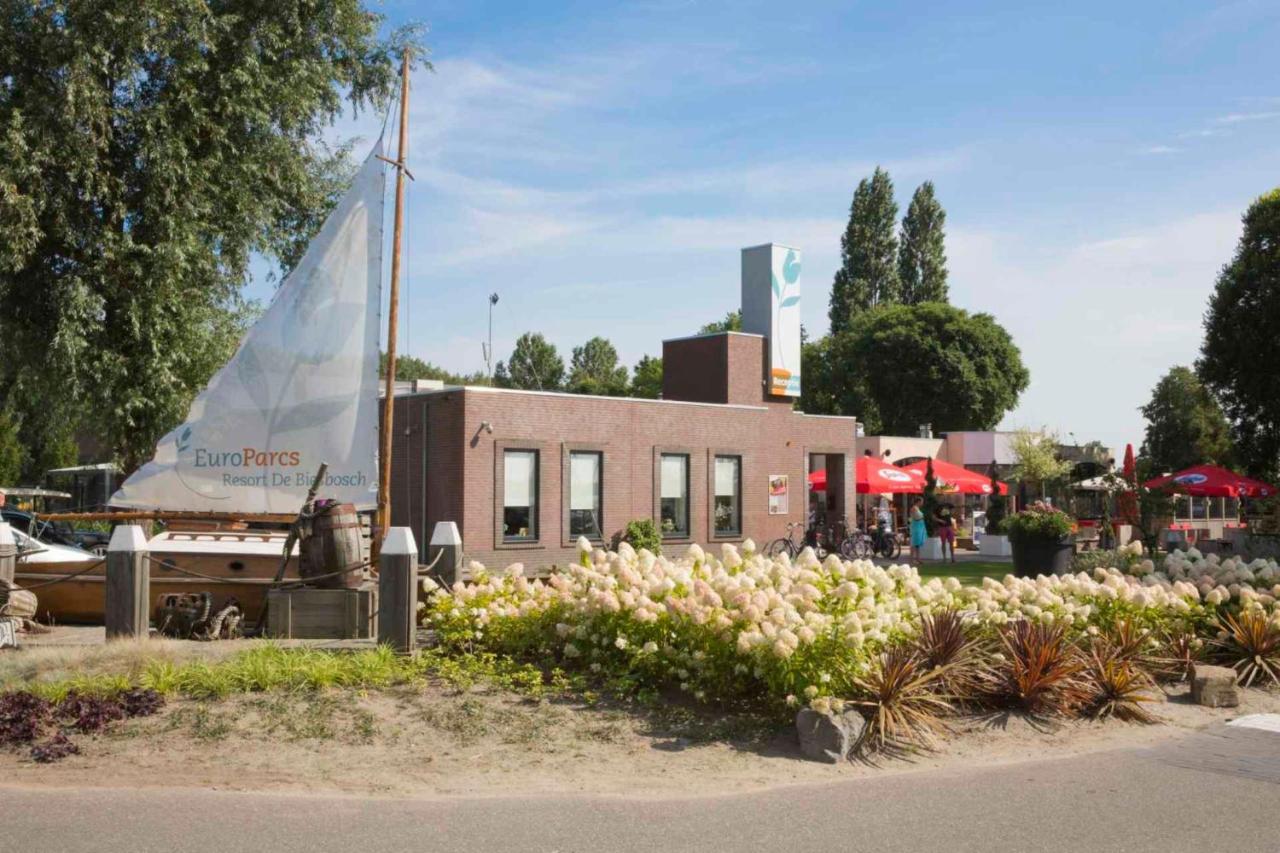 Europarcs De Biesbosch Hotel Willemsdorp Екстериор снимка